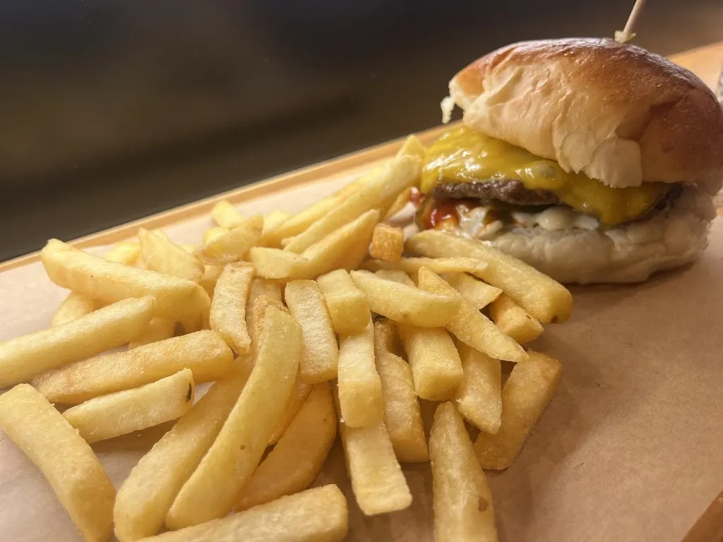 Christina S._Sergio | Pizze | Burgers | Drinks_Melicucco_recensione