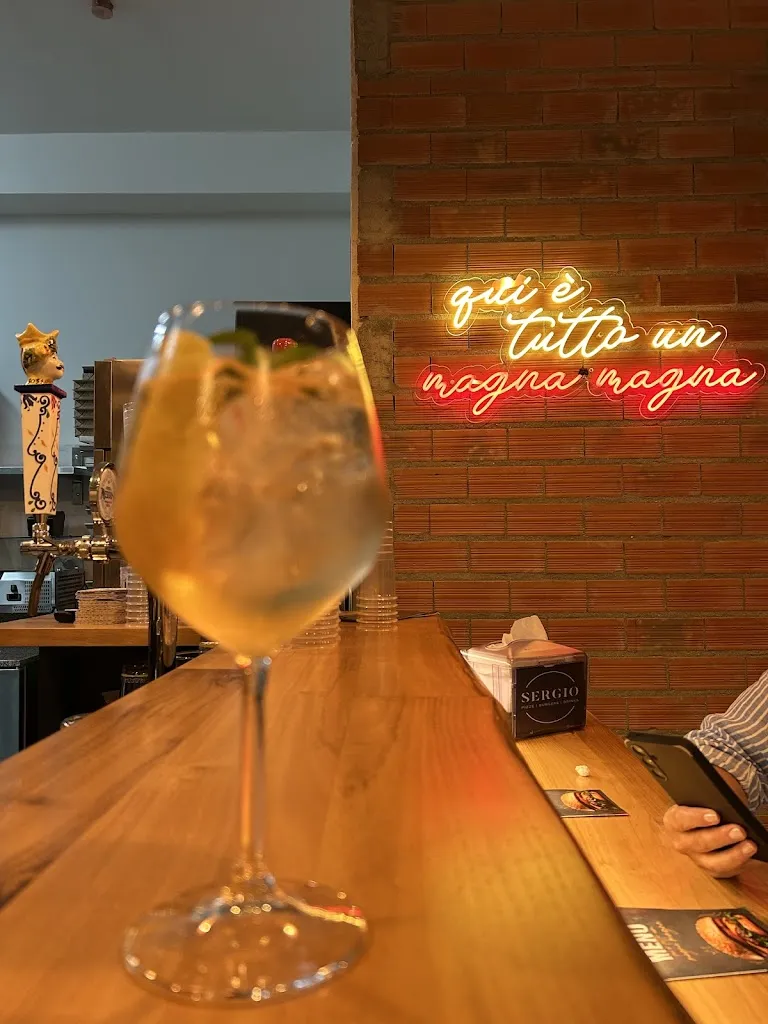 Sergio | Pizze | Burgers | Drinks_Melicucco_slider_image_3