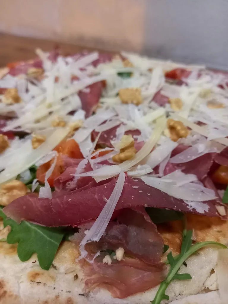 Pizzeria La Favorita restaurant in Melicucco