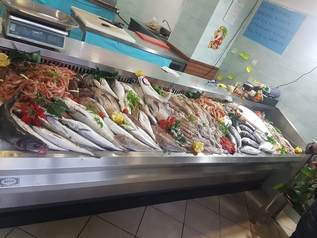 Risto-Pescheria Da Raffaele pesci freschi e cucinati anche da asporto_Melito di Porto Salvo_slider_image_2