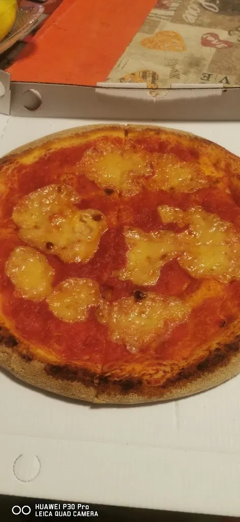 Debora Mammone_Pizzeria-Rosticceria 
