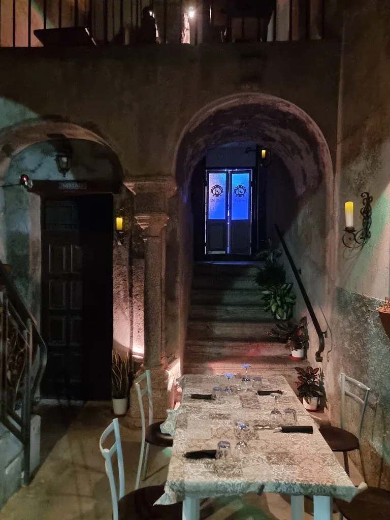 King of Wolves_Palazzo Barberi_Montauro_review