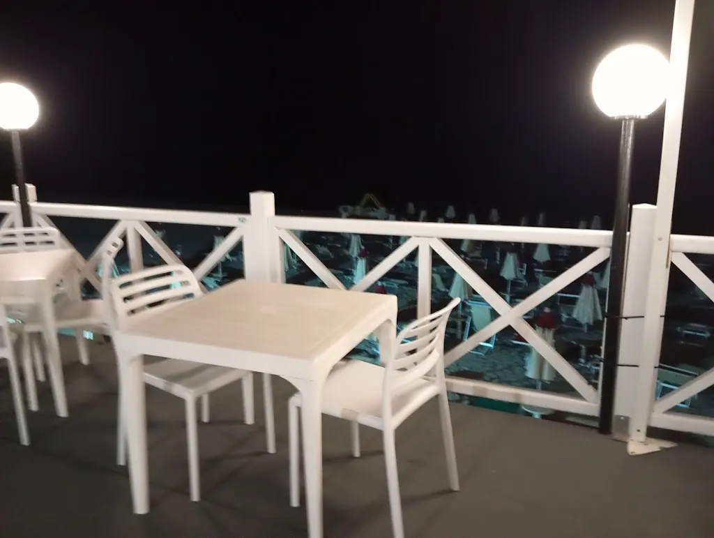 Lallyx_On The Beach Club_Montauro_review