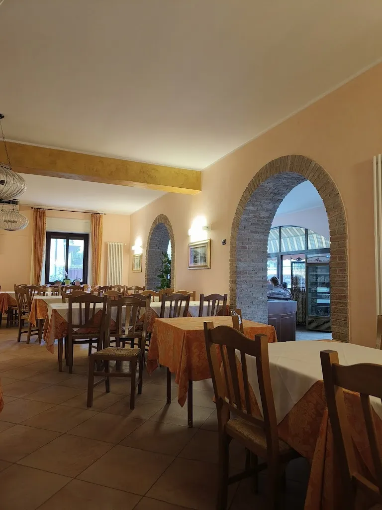 Ristorante La Volpe Pino restaurant in Montegiordano