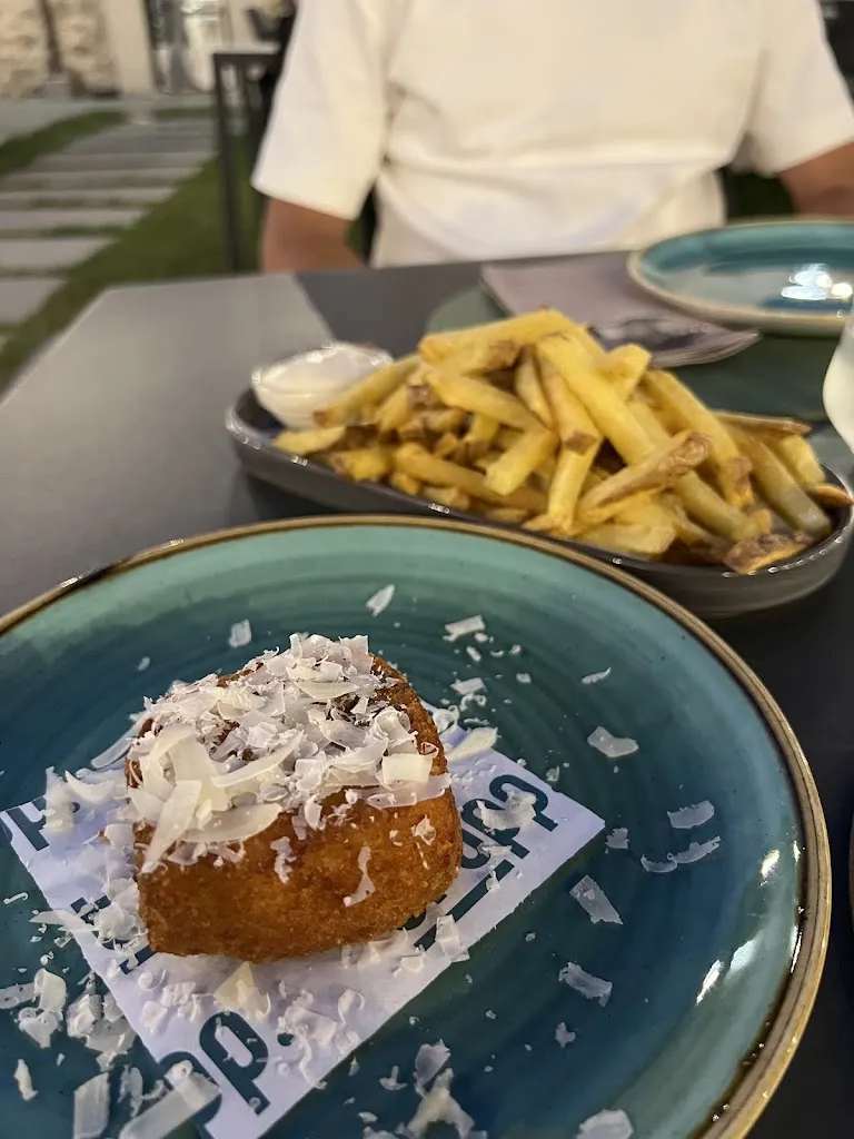 Luana De Siena_Tropp - Pizzeria e Birrificio artigianale (RISERVA TAVOLO ONLINE)_Montepaone_review