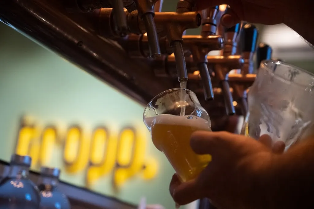 Tropp - Pizzeria e Birrificio artigianale (RISERVA TAVOLO ONLINE)_Montepaone_slider_image_3