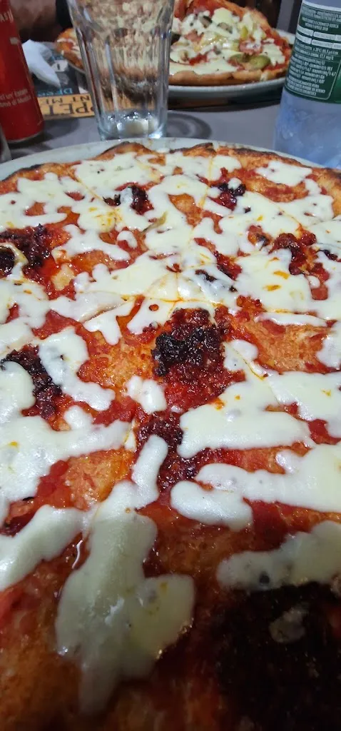 LEVEL 72 PIZZERIA ROSTICCERIA DI LORENZO MONTESANO restaurant in Monterosso Calabro