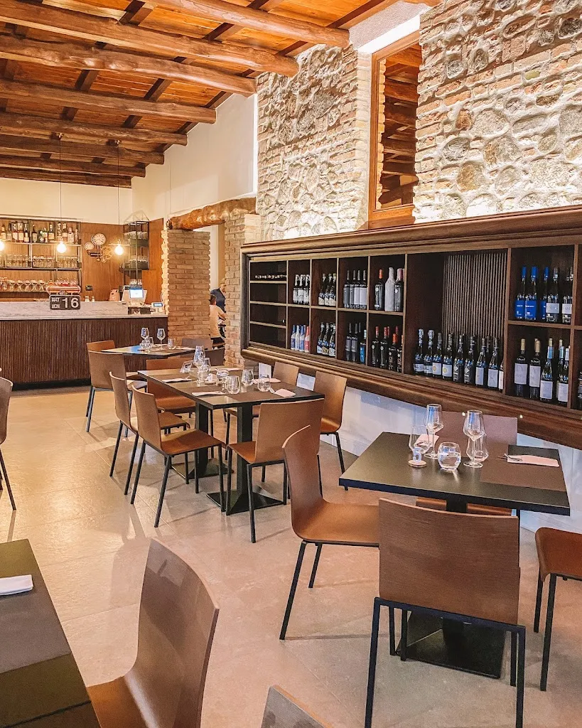 Edamus Steakhouse Pub restaurant in Mosorrofa