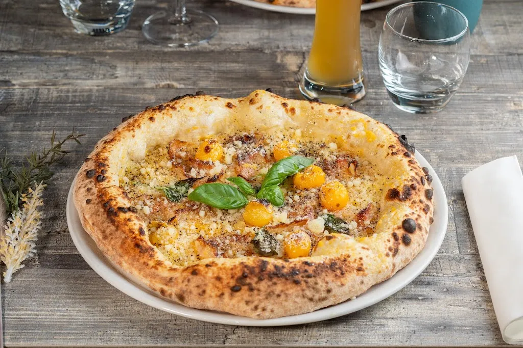 Acqua Pazza pesce e pizza contemporanea_Montalto Uffugo_slider_image_2