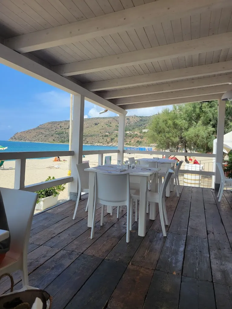 Lido La Carioca restaurant in Nicotera