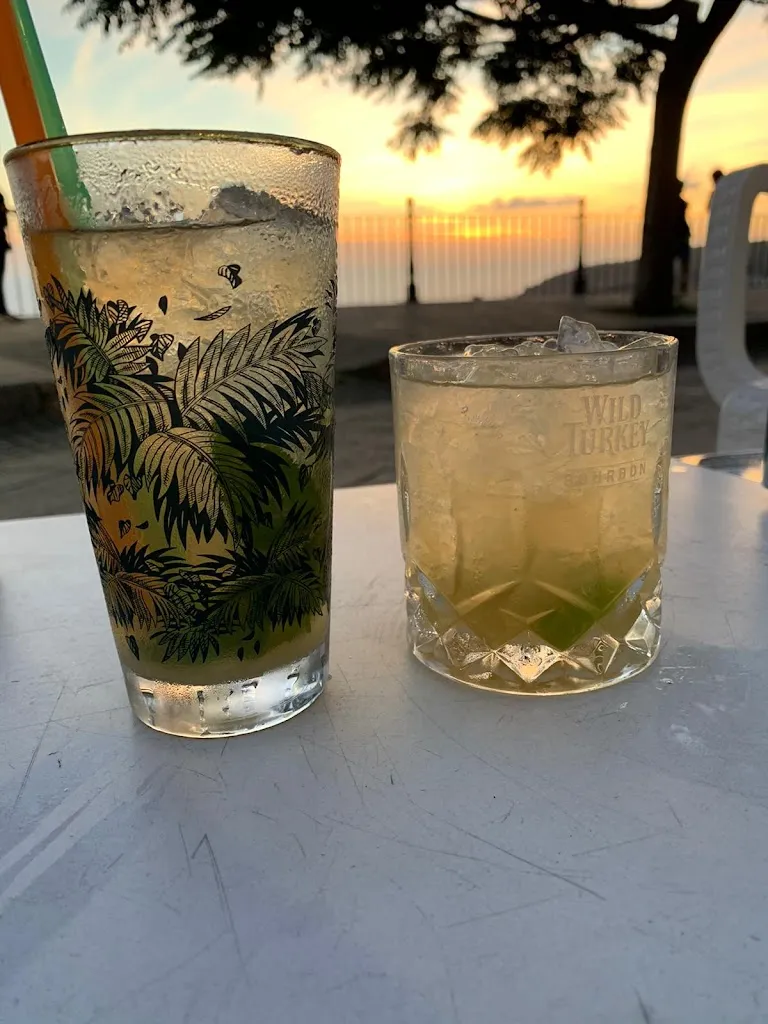 Emanuele Canova_Fragole Amare Lounge_Nicotera_review