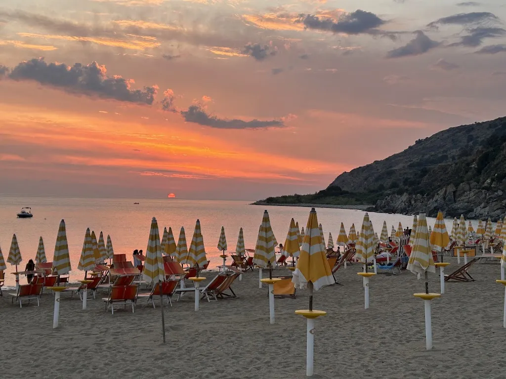 Luca Zampieri_Lido Medameo_Nicotera_review