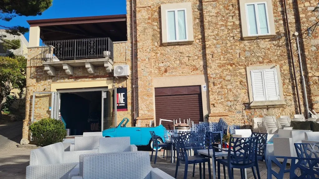 One 15.9 restaurant in Nicotera