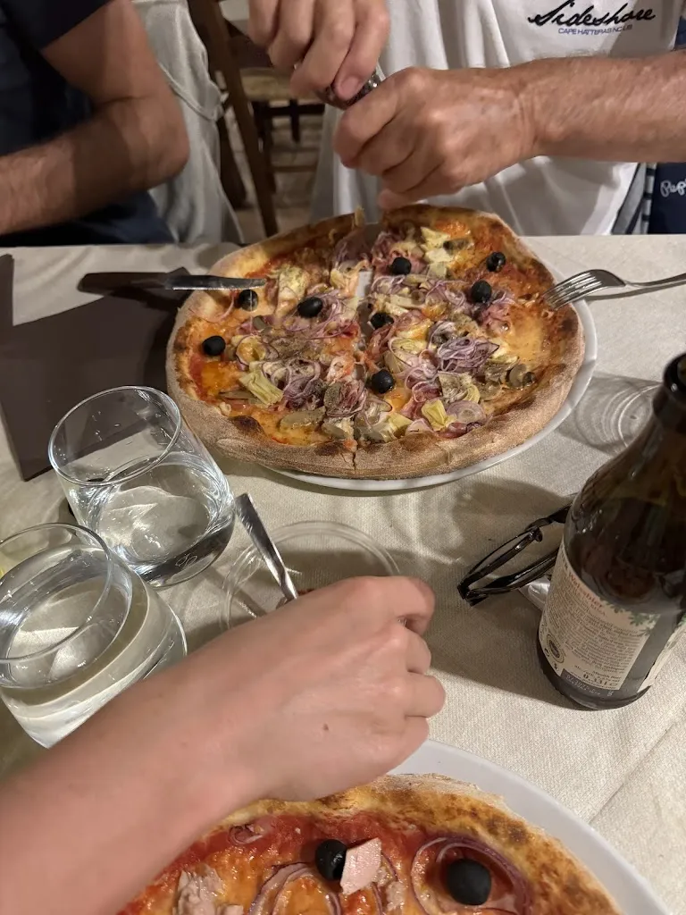 Myriam Bachmann_Pizzeria Woda Woda_Petrizzi_recensione