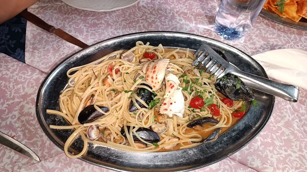 Gabriele Palleschi_La Lanterna_Petilia Policastro_recensione