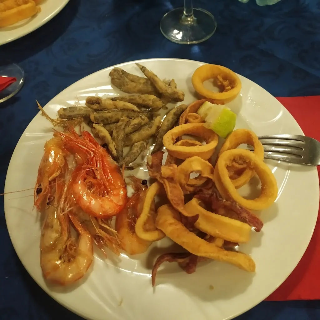 Teresa Saporito_La Lanterna_Petilia Policastro_recensione