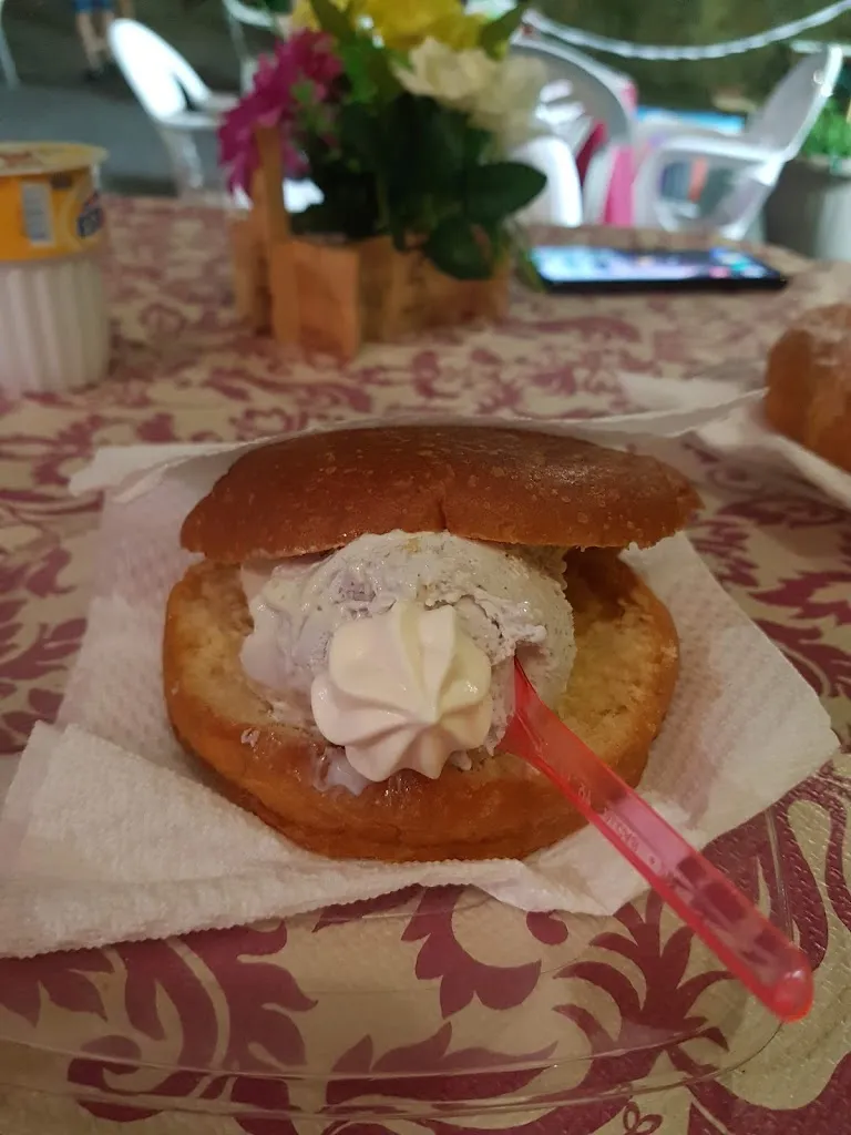 Vincenzo Scalzi_La Piazzetta dei Golosi_Petronà_review