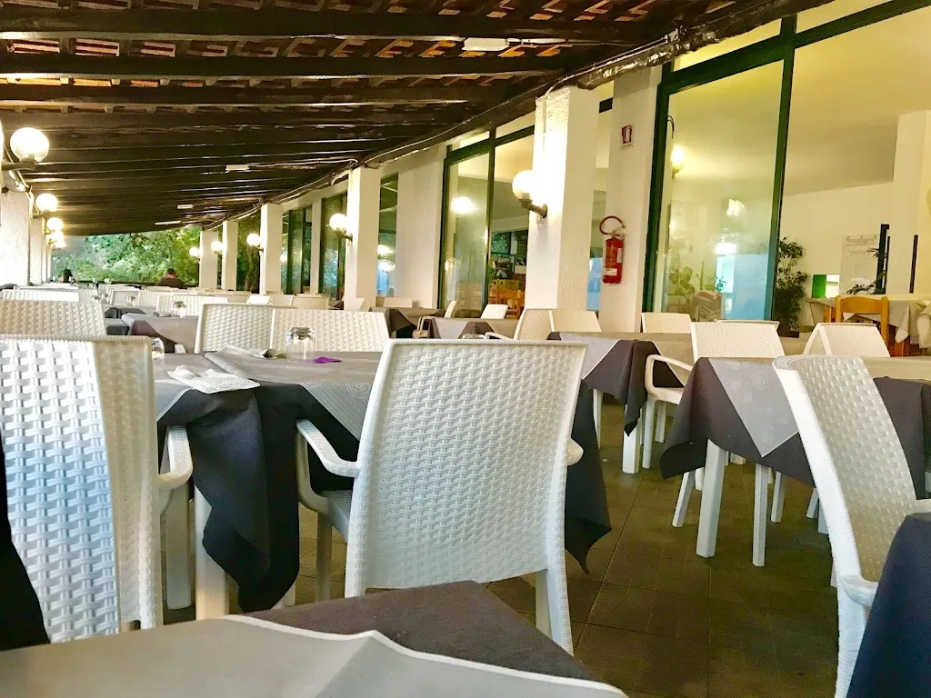 Lido La Grazia restaurant in Polia