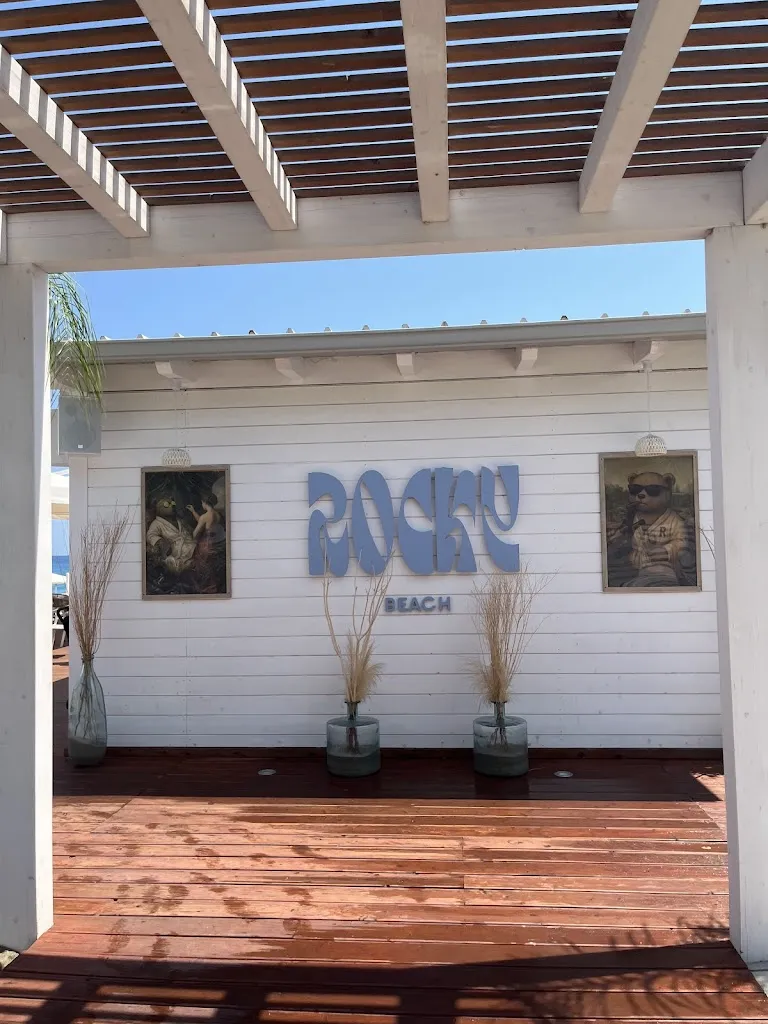 Giulia Colafranceschi_Rocky Beach_Portigliola_review