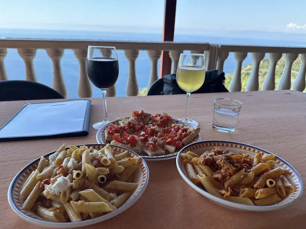 Phoebe Marcus-Porter_VillaBelvedere_Palmi_review