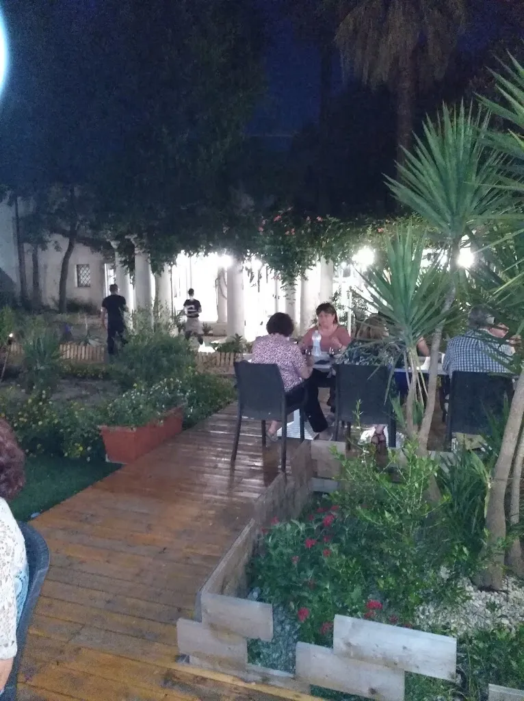 Kate Holman_Evoli Pizzeria Lounge bar_Polistena_review