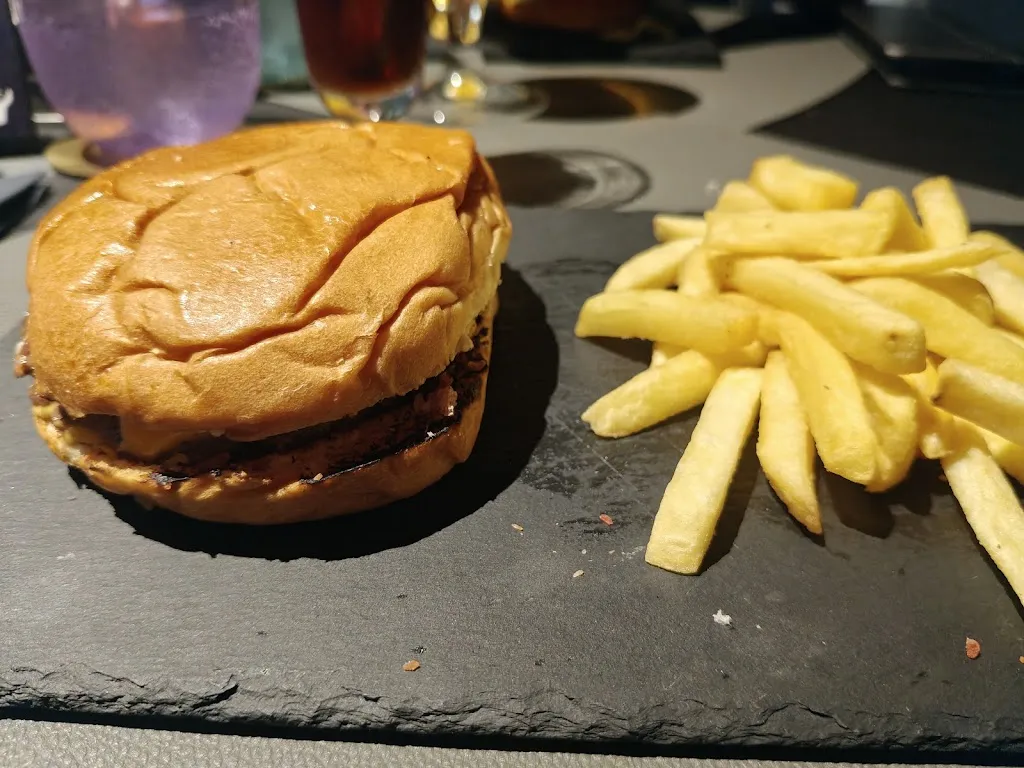 Sharon Falzon_La Cave_Praia a Mare_review