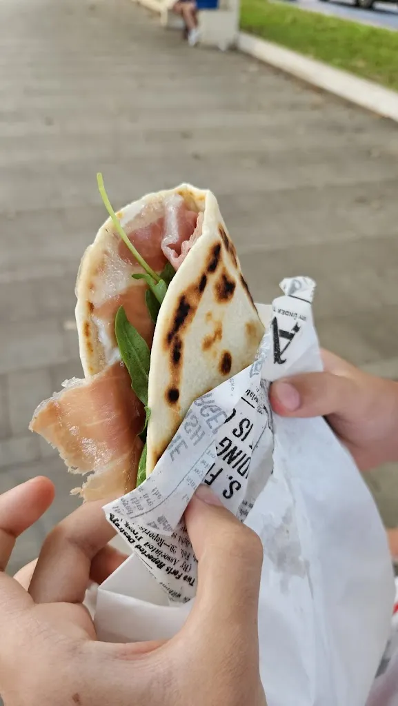 Nicola Martino_La Piada Praia a mare_Praia a Mare_recensione