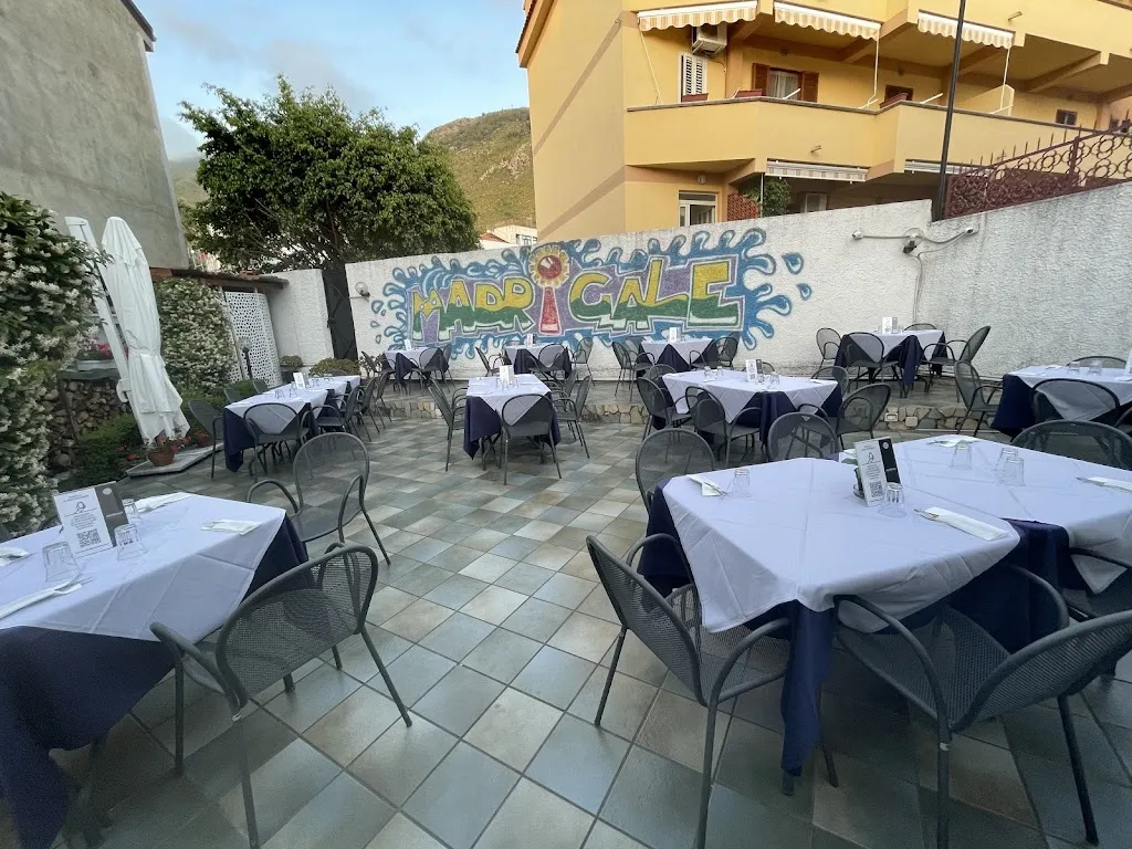 Madrigale Pub_Praia a Mare_slider_image_3