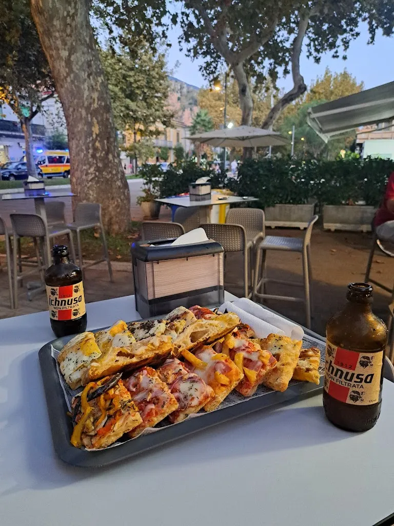 Eva Hoštáková_Pizz Stop_Praia a Mare_recensione