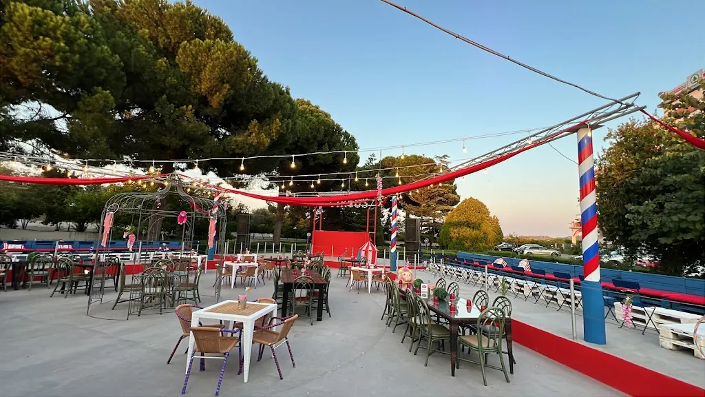 Circus restaurant in Rocca di Neto