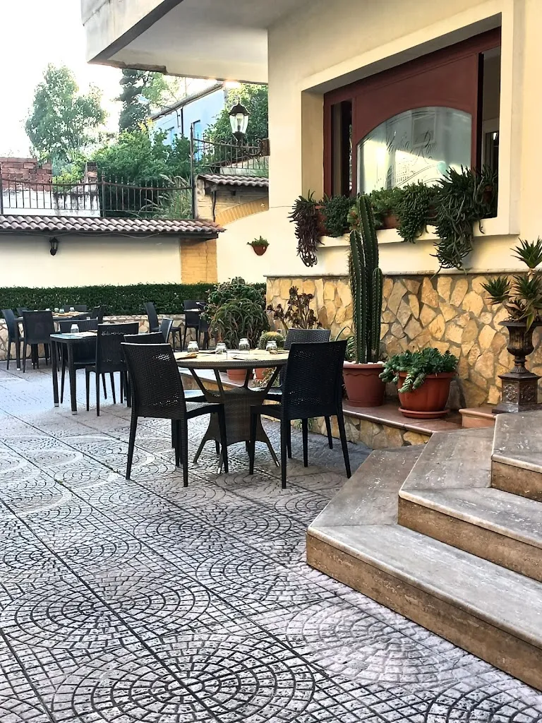 Vecchia Roma 1979 restaurant in Rocca di Neto