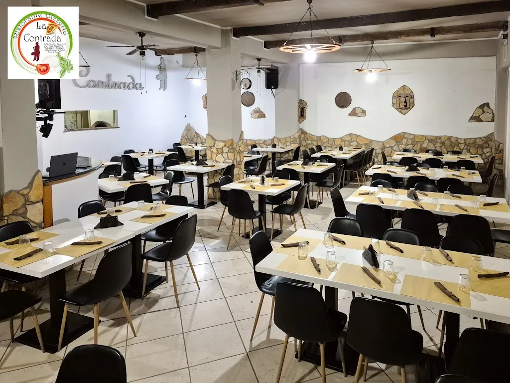 Pizzeria La Contrada restaurant in Rocca di Neto