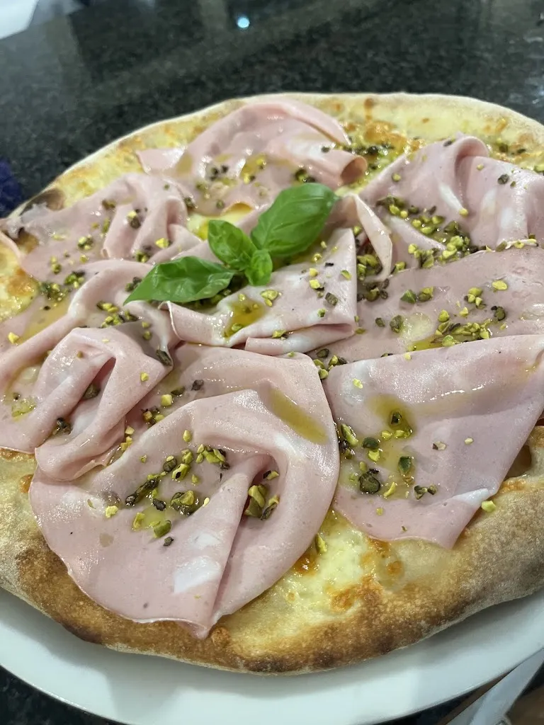 Pizzeria “Da Peppe” restaurant in Rocca di Neto