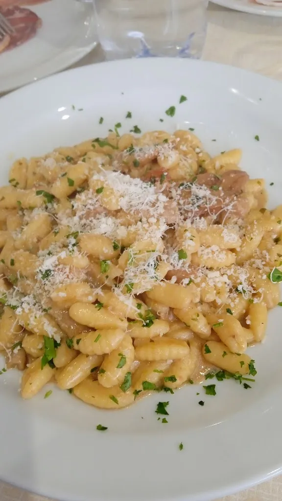 vincenzo gallisto_Bar Pasticceria Albergo Tabacchi Servizi Le Giarre Di Salvatore Calzone_Roccabernarda_review