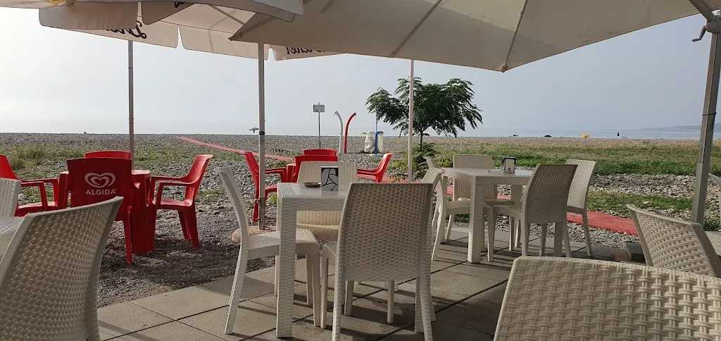 frontemare beach restaurant in Rocca Imperiale