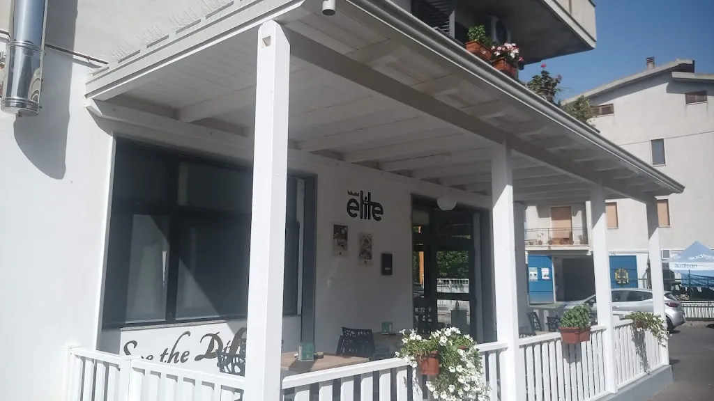 Bar-bistrot ÈLITE De Titta Francesca restaurant in Rocca Imperiale