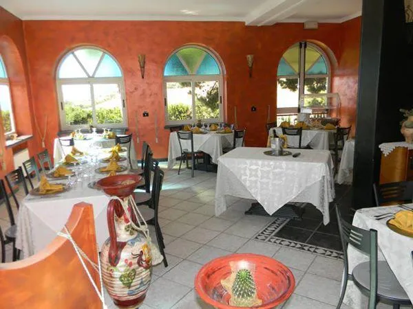 B&B Ristorante Pizzeria Villhour restaurant in Rocca Imperiale