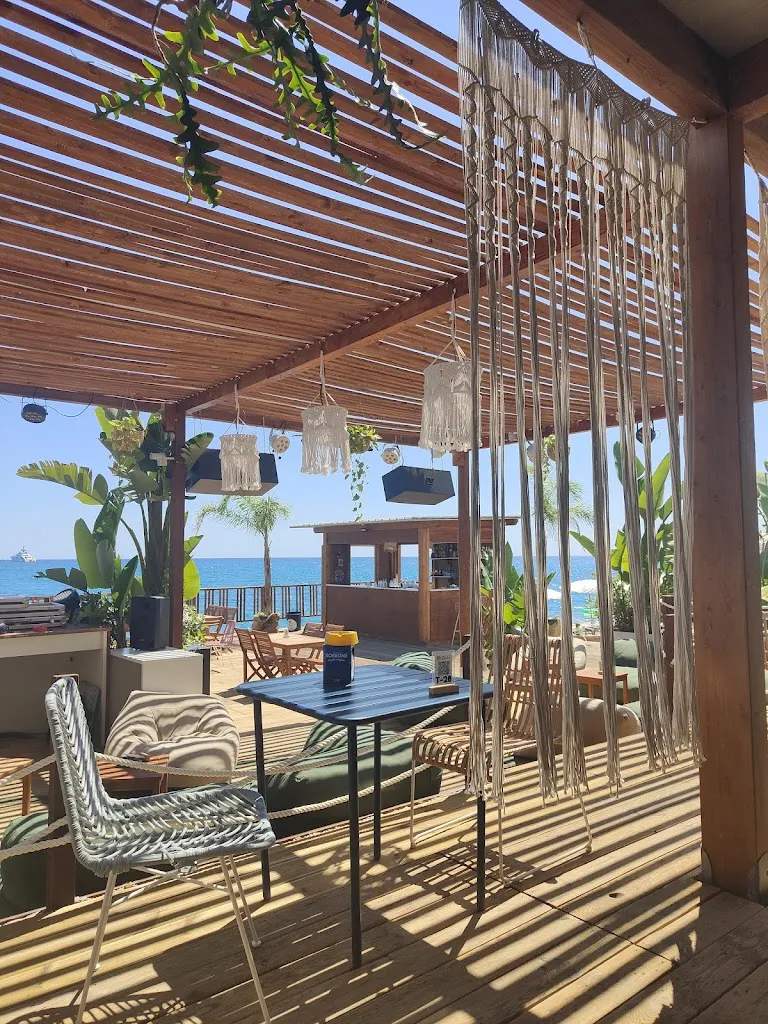 Luisa Casasanta_Rocha Club_Roccella Ionica_review