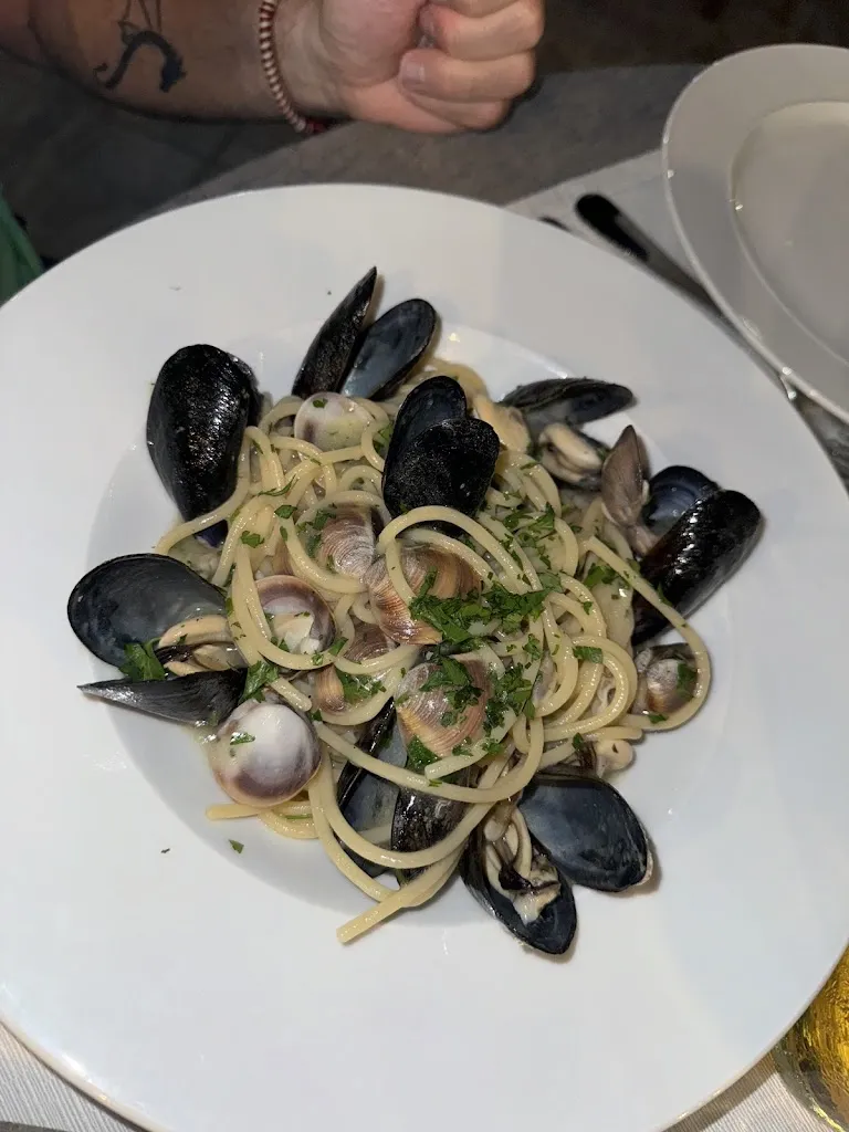 Stefano Fortebraccio_Canonici pizzeria & restaurant_Roccelletta_review