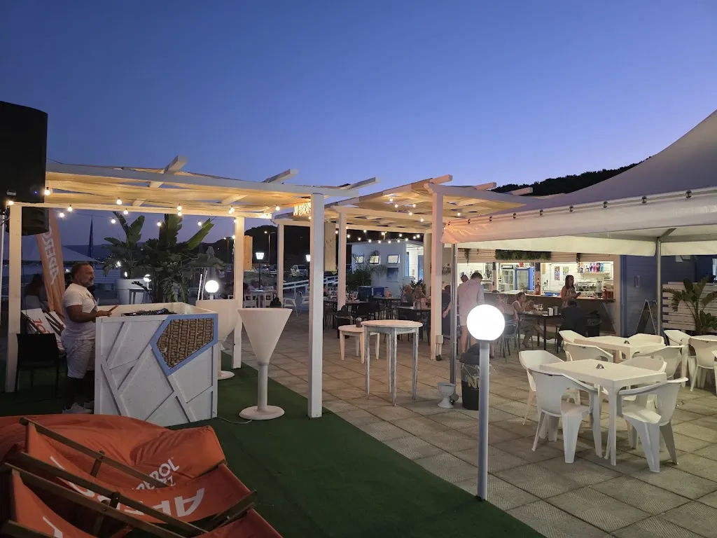 Kalyva Beach (Lido Bar) restaurant in Roccelletta