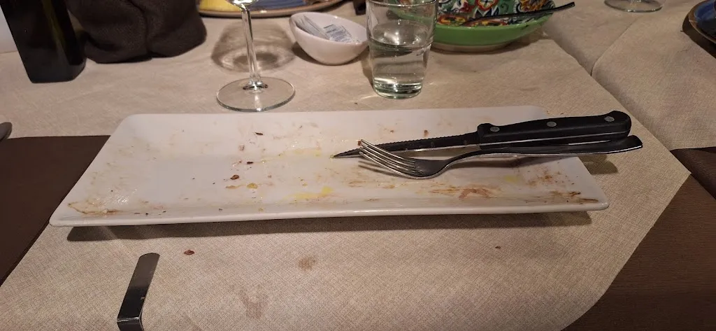 Tamás Romvári_La Nicchia_Roseto Capo Spulico_review