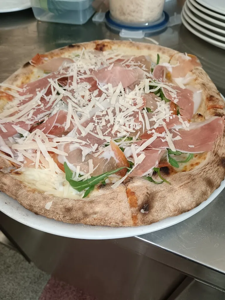 Nettuno ristorante pizzeria_Roseto Capo Spulico_slider_image_3