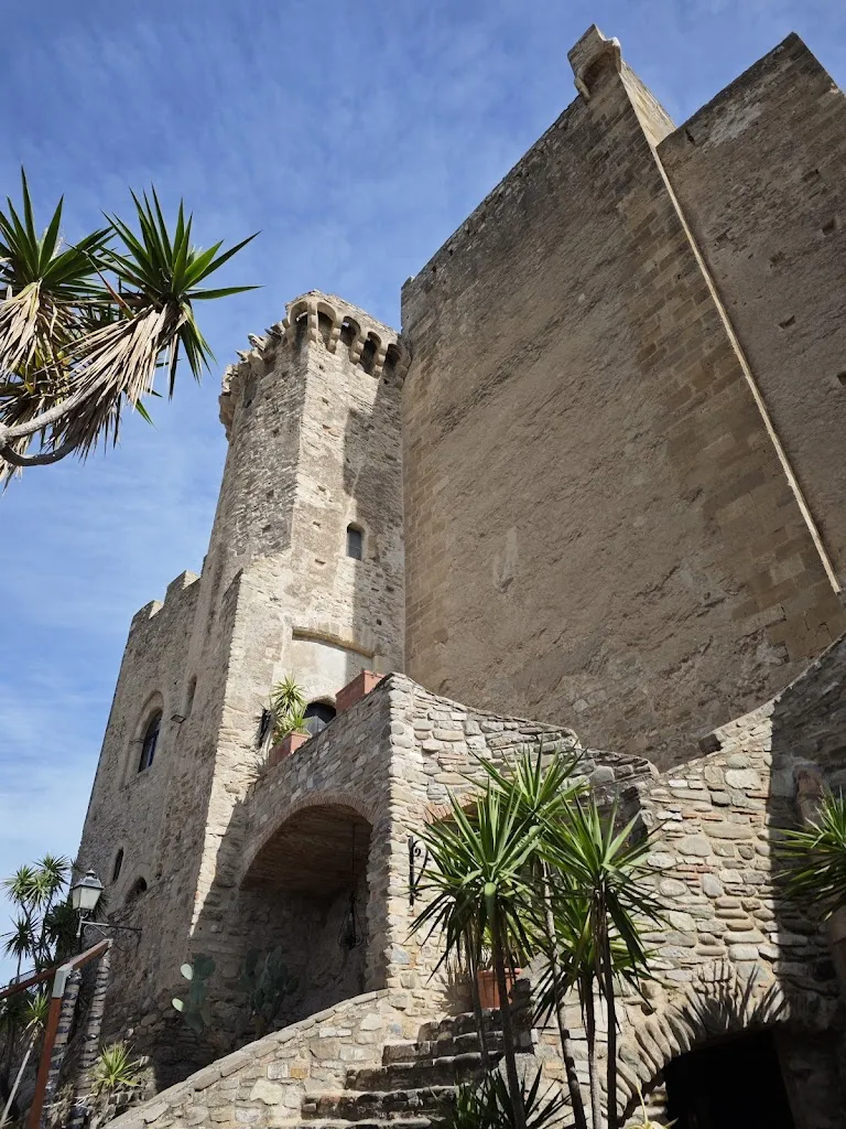 denis cheong_Castello Federiciano_Roseto Capo Spulico_review