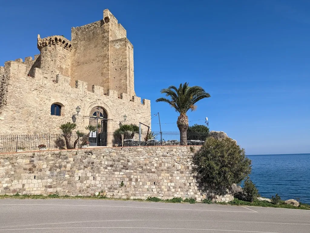 Castello Federiciano_Roseto Capo Spulico_slider_image_3