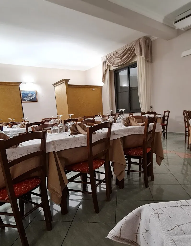 Ristorante La Perla del Mare VG Varlaro restaurant in Roseto Capo Spulico