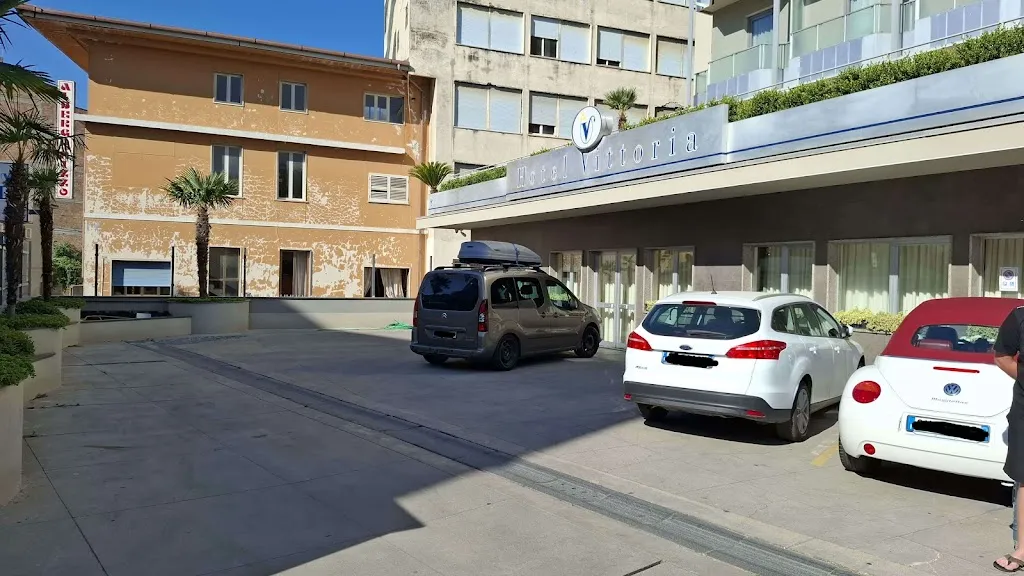 Aleš Kavčič_Hotel Vittoria_Rosarno_review