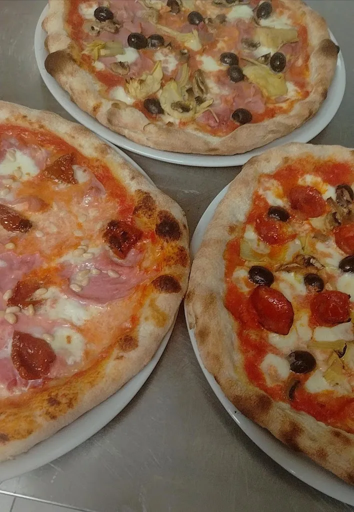 Lounge Pub 89 restaurant in San Cosmo Albanese