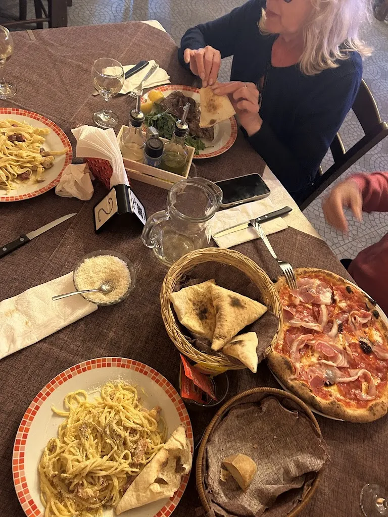 Maja perisic_Domus Mea Pub - Trattoria Pizzeira_San Costantino Calabro_review
