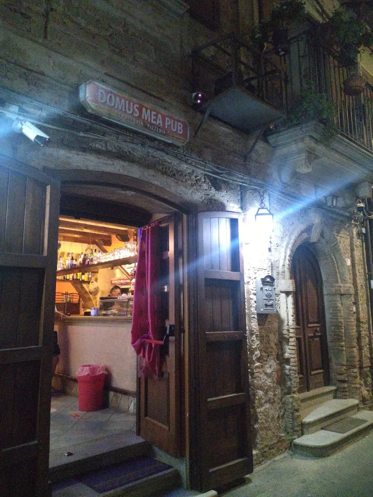 Domus Mea Pub - Trattoria Pizzeira_San Costantino Calabro_slider_image_1