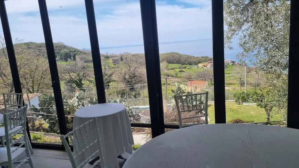 Shir Laise_Borgo Rosso di Sera_San Lucido_recensione